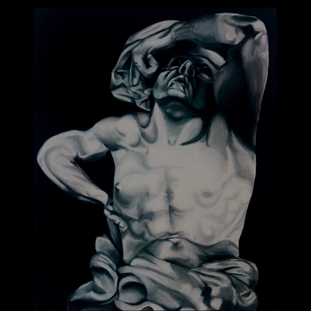 Peinture acrylique en noir et blanc d’un corps masculin tendu, inspiré d’une statue classique, exprimant la lutte et le fardeau.