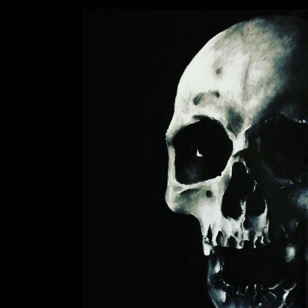 Peinture acrylique en noir et blanc représentant un crâne surgissant de l’ombre, symbole de la fragilité de la vie et de l’écho de la mort.