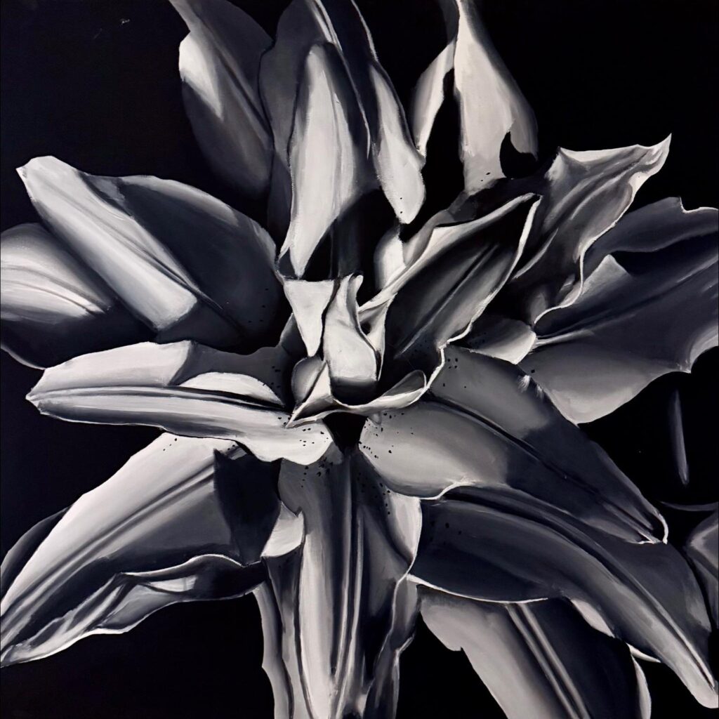Peinture acrylique en noir et blanc représentant un lys, symbole de pureté et de renaissance.